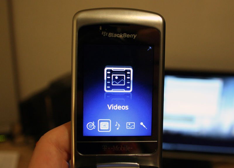 Illustration for article titled BlackBerry Pearl Flip Review